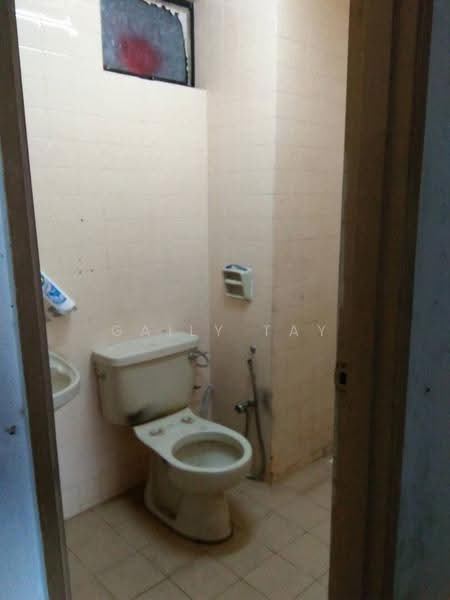 Apartment for Rent at Kempas Apartment - Gaily Tay - Bathroom - PropertyGuru.com.my