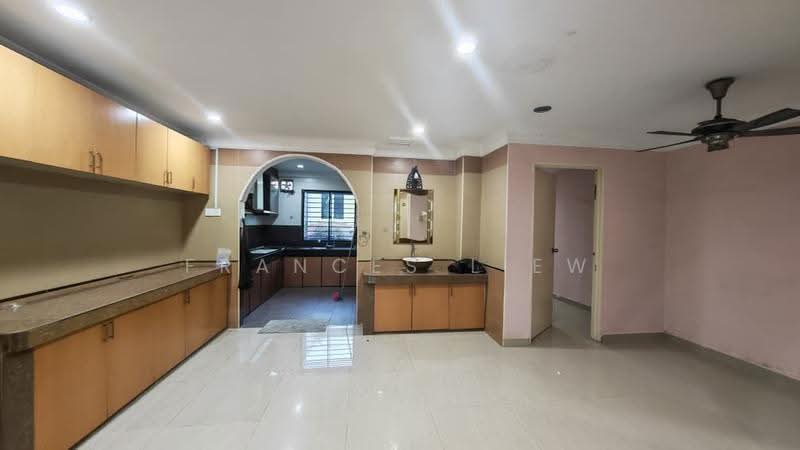Rumah Teres 2-Tingkat untuk Dijual di Bandar Putra Permai (Seri Kembangan) - Frances Liew - Kitchen - PropertyGuru.com.my