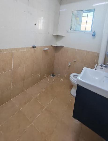 Rumah Teres 2-Tingkat untuk Dijual di Bandar Putra Permai (Seri Kembangan) - Frances Liew - Bathroom - PropertyGuru.com.my
