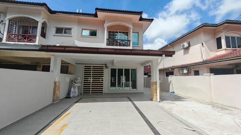Rumah Teres 2-Tingkat untuk Dijual di Bandar Putra Permai (Seri Kembangan) - Frances Liew - Exterior - PropertyGuru.com.my