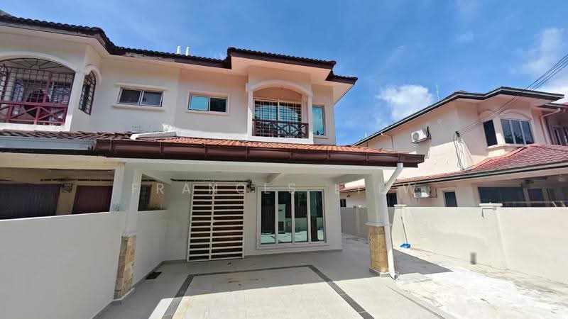 Rumah Teres 2-Tingkat untuk Dijual di Bandar Putra Permai (Seri Kembangan) - Frances Liew - Exterior - PropertyGuru.com.my
