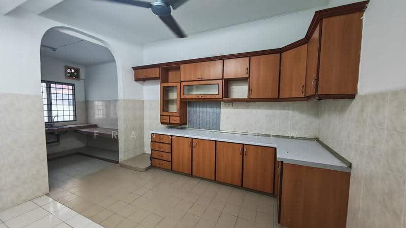 2-storey Terraced House for Sale in Taman Puncak Jalil (Seri Kembangan) - Frances Liew - Kitchen - PropertyGuru.com.my