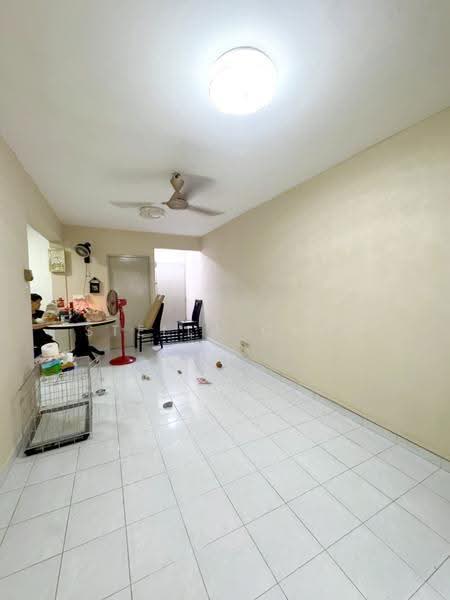 Rumah Flat untuk Dijual di Rumah Pangsa Sri Lanang - Stella Chia - Living Room - PropertyGuru.com.my