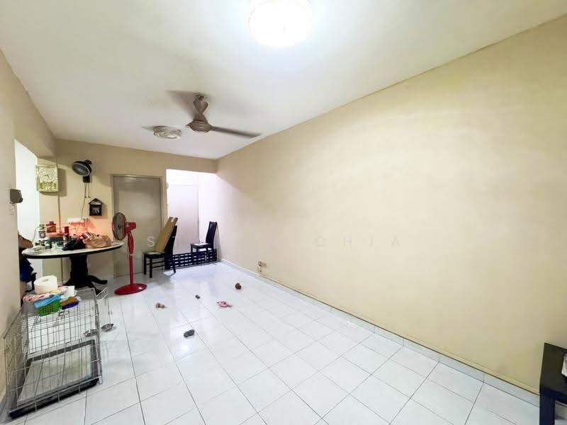 Rumah Flat untuk Dijual di Rumah Pangsa Sri Lanang - Stella Chia - Living Room - PropertyGuru.com.my