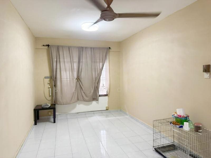 Rumah Flat untuk Dijual di Rumah Pangsa Sri Lanang - Stella Chia - Living Room - PropertyGuru.com.my