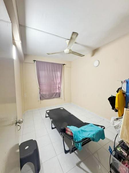 Rumah Flat untuk Dijual di Rumah Pangsa Sri Lanang - Stella Chia - Bedroom - PropertyGuru.com.my