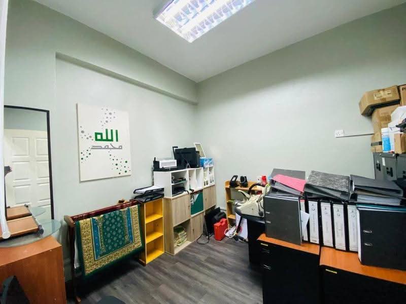 Office for Sale in Seksyen 13 (Shah Alam) - Syafiq Sharifudin - Study - PropertyGuru.com.my