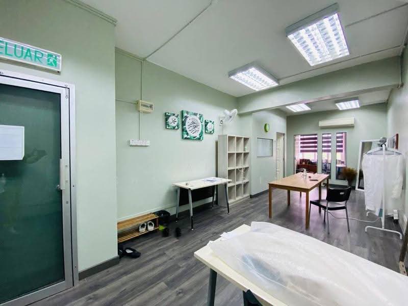 Office for Sale in Seksyen 13 (Shah Alam) - Syafiq Sharifudin - Interior - PropertyGuru.com.my