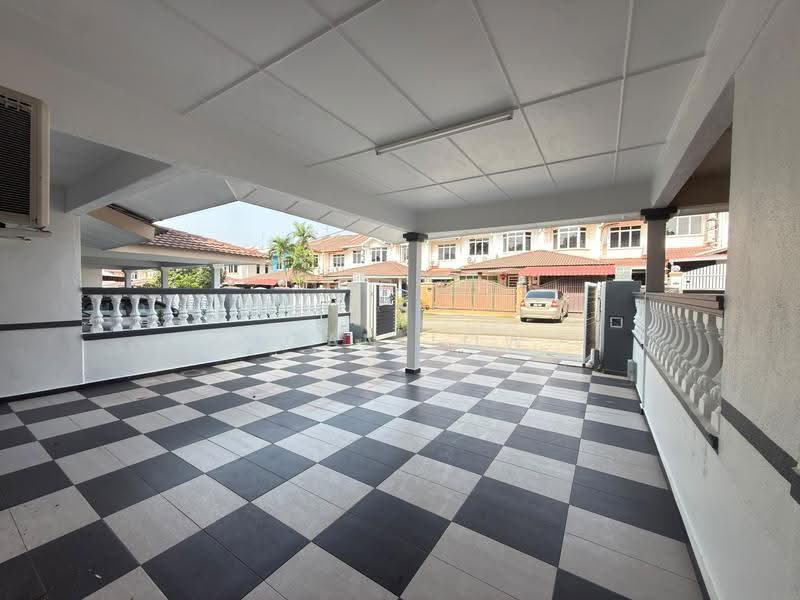 2-storey Terraced House for Sale in Taman Cheng Perdana (Cheng) - Joan Low - Exterior - PropertyGuru.com.my