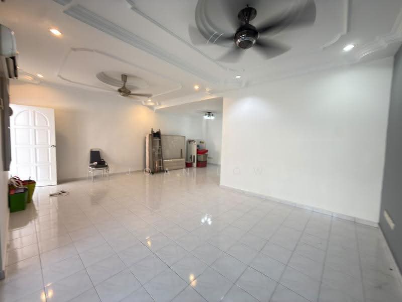 2-storey Terraced House for Sale in Taman Cheng Perdana (Cheng) - Joan Low - Living Room - PropertyGuru.com.my