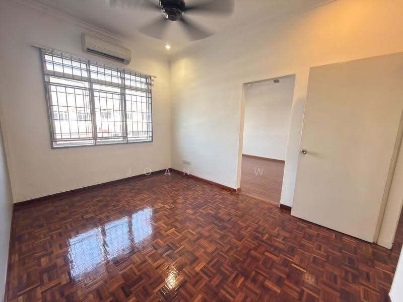 2-storey Terraced House for Sale in Taman Cheng Perdana (Cheng) - Joan Low - Living Room - PropertyGuru.com.my