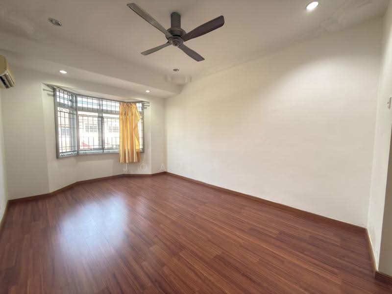 2-storey Terraced House for Sale in Taman Cheng Perdana (Cheng) - Joan Low - Living Room - PropertyGuru.com.my