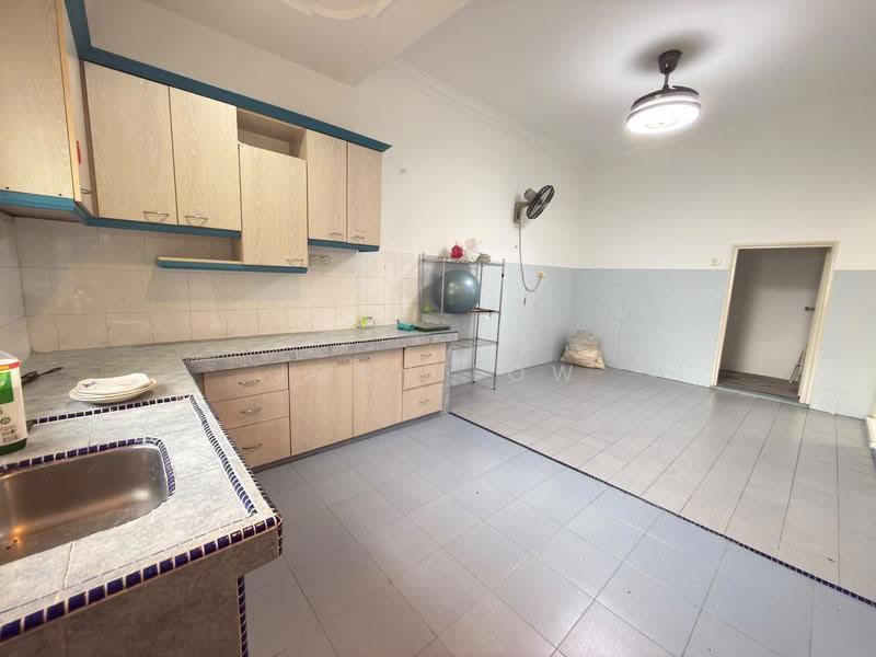 2-storey Terraced House for Sale in Taman Cheng Perdana (Cheng) - Joan Low - Kitchen - PropertyGuru.com.my