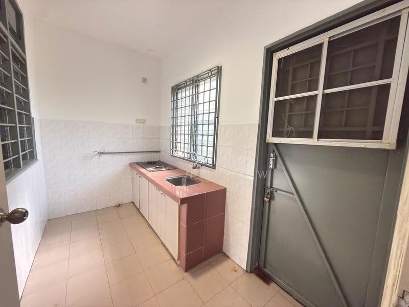 2-storey Terraced House for Sale in Taman Cheng Perdana (Cheng) - Joan Low - Kitchen - PropertyGuru.com.my