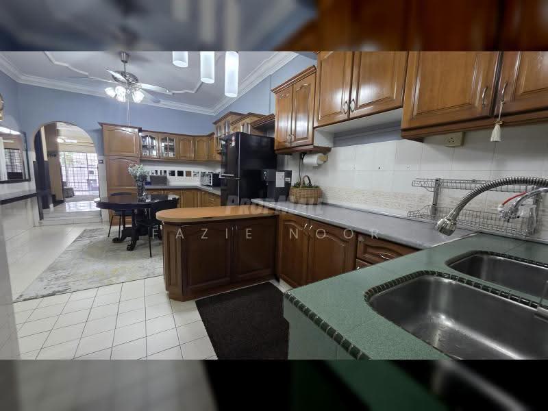 2-storey Terraced House for Sale in Usj 18 (Subang Jaya) - Fazie Noor - Kitchen - PropertyGuru.com.my