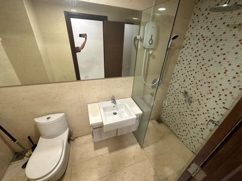 Kediaman Servis untuk Disewa di Regalia Residence - Tabber Tan - Bathroom - PropertyGuru.com.my