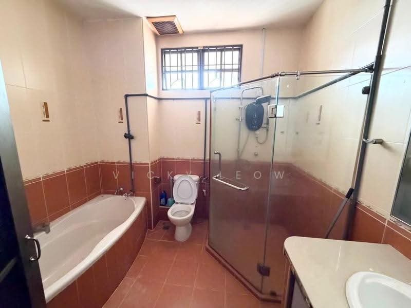 Semi-Detached House for Sale in Taman Idaman (Simpang Ampat) - Vicky Leow - Bathroom - PropertyGuru.com.my
