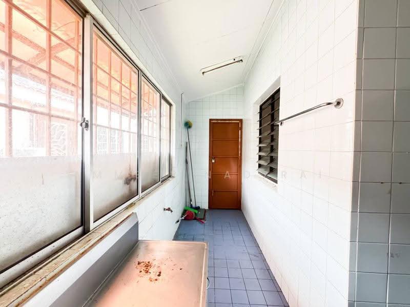 1-storey Terraced House for Sale in Petaling Jaya (Selangor) - Ammeer Nadzrai - Corridor - PropertyGuru.com.my