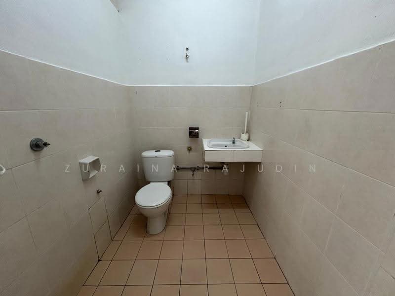 1-storey Terraced House for Sale in Taman Amansari Rahman Putra (Rawang) - Zuraina Rajudin - Bathroom - PropertyGuru.com.my