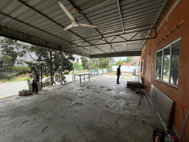1-storey Terraced House for Sale in Taman Amansari Rahman Putra (Rawang) - Zuraina Rajudin - Exterior - PropertyGuru.com.my
