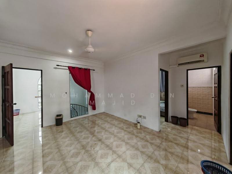 Rumah Banglo untuk Dijual di Bukit Rahman Putra (Sungai Buloh) - Mohammad Din Majid - Living Room - PropertyGuru.com.my