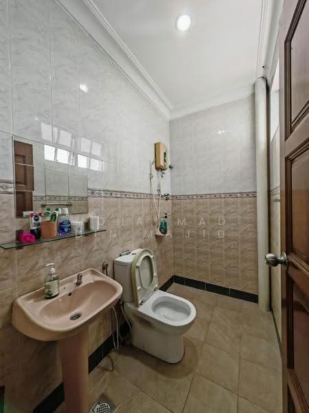 Rumah Banglo untuk Dijual di Bukit Rahman Putra (Sungai Buloh) - Mohammad Din Majid - Bathroom - PropertyGuru.com.my