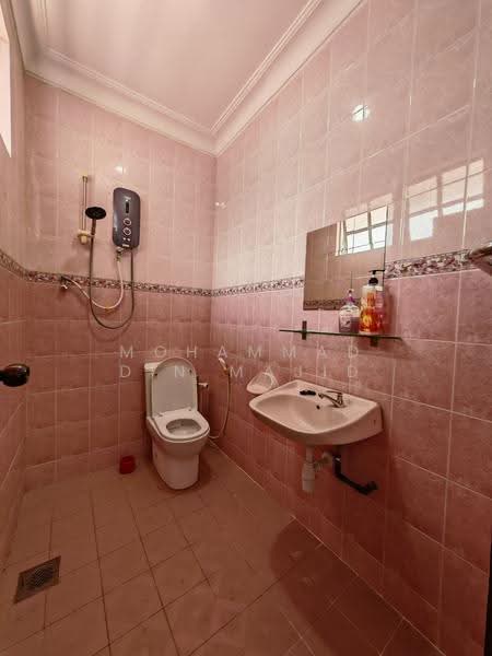 Rumah Banglo untuk Dijual di Bukit Rahman Putra (Sungai Buloh) - Mohammad Din Majid - Bathroom - PropertyGuru.com.my
