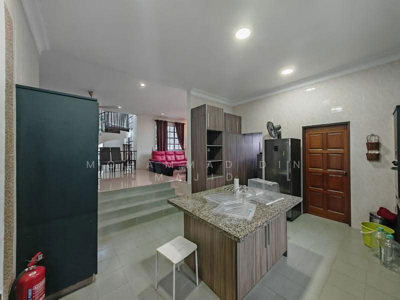 Rumah Banglo untuk Dijual di Bukit Rahman Putra (Sungai Buloh) - Mohammad Din Majid - Kitchen - PropertyGuru.com.my
