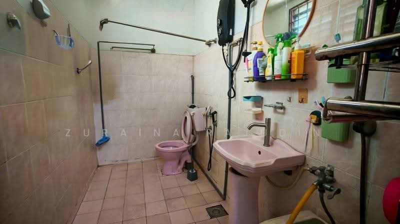 Rumah Banglo untuk Dijual di Taman Segambut (Jalan Kuching) - Zuraina Rajudin - Bathroom - PropertyGuru.com.my