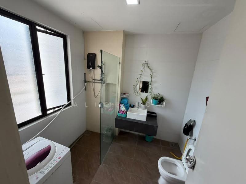 3-storey Terraced House for Sale in Rawang (Selangor) - Alice Low - Bathroom - PropertyGuru.com.my