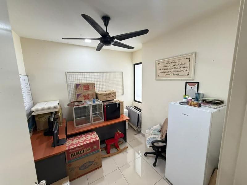 3-storey Terraced House for Sale in Rawang (Selangor) - Alice Low - Study - PropertyGuru.com.my