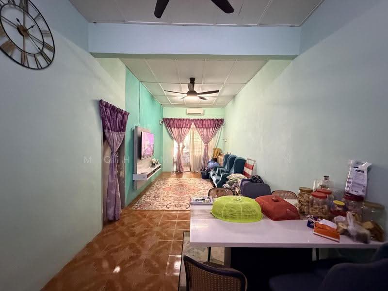 1-storey Terraced House for Sale in Bandar Mahkota Banting (Tanjong Duabelas) - Mohammad Din Majid - Living Room - PropertyGuru.com.my