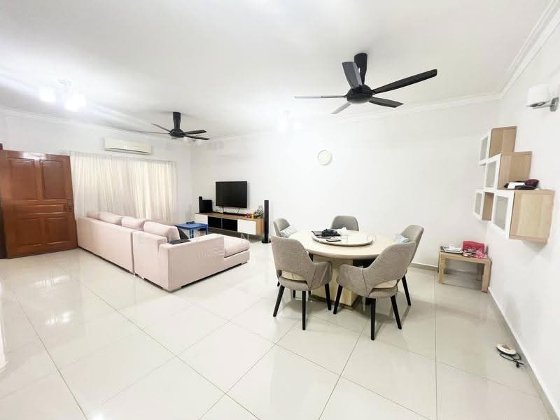 Rumah Teres untuk Disewa di Bandar Kinrara Seksyen 5 (Bandar Kinrara) - Eugene Choy - Living Room - PropertyGuru.com.my
