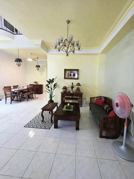 Rumah Teres 2-Tingkat untuk Dijual di Taman Perling (Perling) - Stella Chia - Living Room - PropertyGuru.com.my