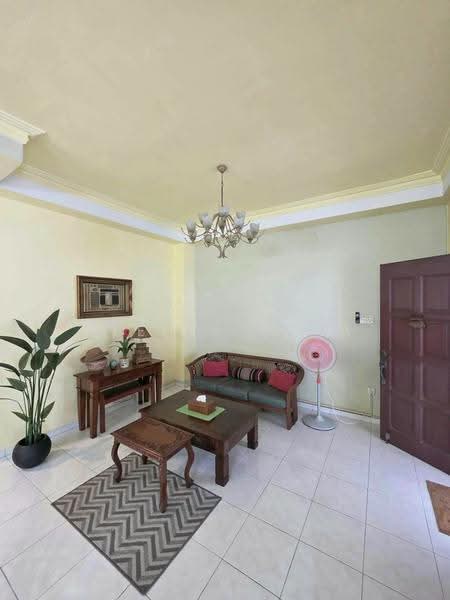 Rumah Teres 2-Tingkat untuk Dijual di Taman Perling (Perling) - Stella Chia - Living Room - PropertyGuru.com.my