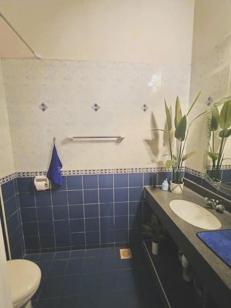 Rumah Teres 2-Tingkat untuk Dijual di Taman Perling (Perling) - Stella Chia - Bathroom - PropertyGuru.com.my