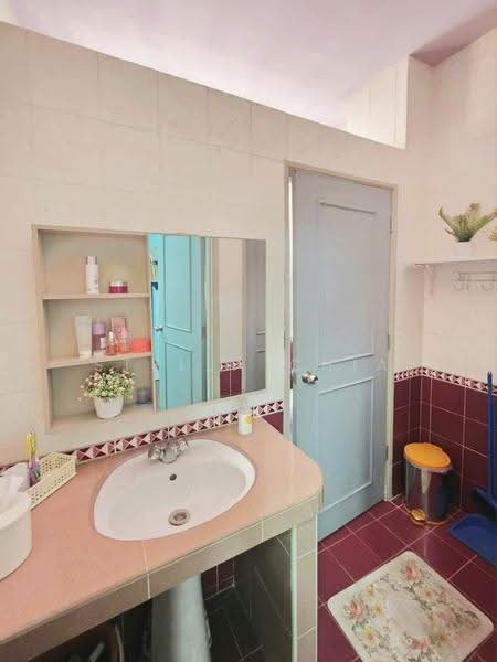 Rumah Teres 2-Tingkat untuk Dijual di Taman Perling (Perling) - Stella Chia - Bathroom - PropertyGuru.com.my