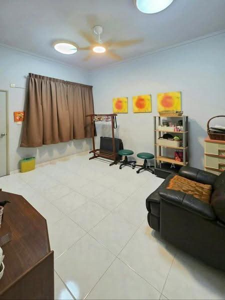 Rumah Teres 2-Tingkat untuk Dijual di Taman Perling (Perling) - Stella Chia - Living Room - PropertyGuru.com.my
