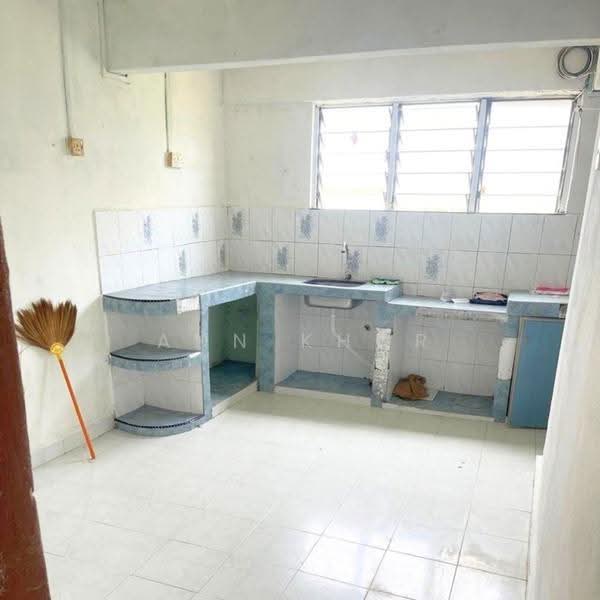Flat for Sale at Taman Merak Jaya - Ann Khor - Kitchen - PropertyGuru.com.my