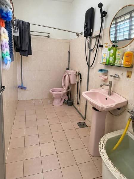Rumah Banglo untuk Dijual di Kampung Segambut Luar (Batu) - Abid Sabarudin - Bathroom - PropertyGuru.com.my