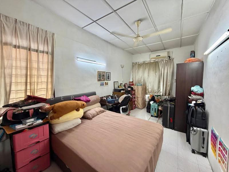 Semi-Detached House for Sale in Sungai Nibong (Bayan Lepas) - Bernard Chew - Bedroom - PropertyGuru.com.my
