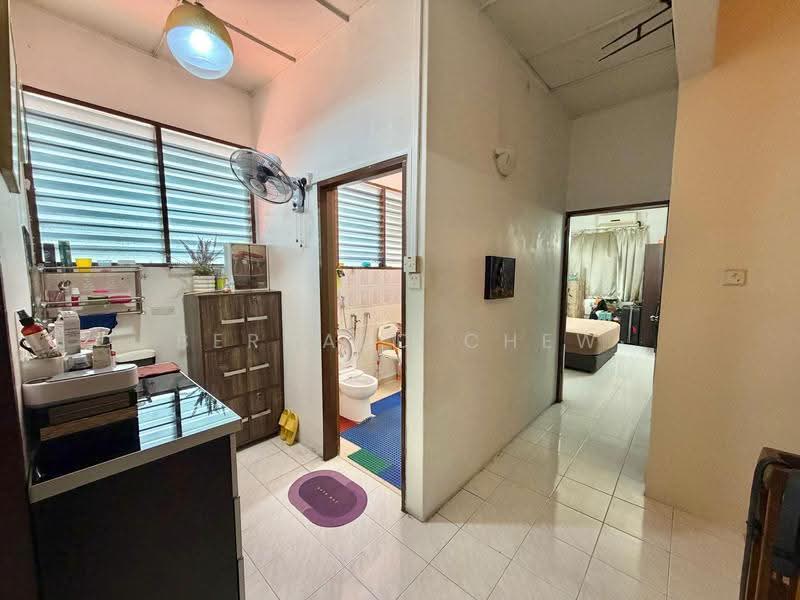 Semi-Detached House for Sale in Sungai Nibong (Bayan Lepas) - Bernard Chew - Bathroom - PropertyGuru.com.my
