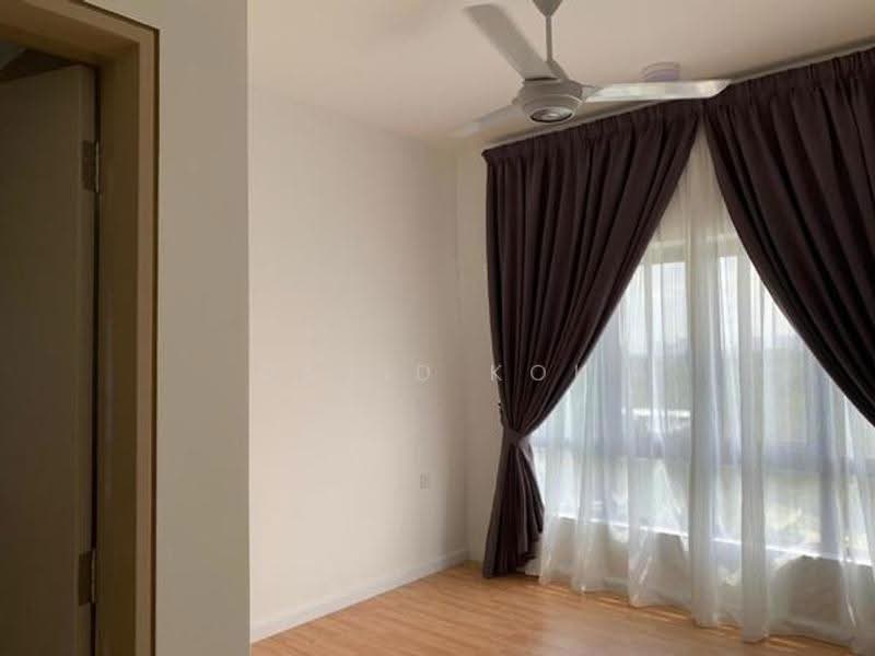 Kediaman Servis untuk Dijual di Suria Residence - David Kok - Living Room - PropertyGuru.com.my