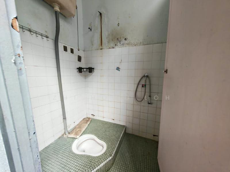 2-storey Terraced House for Sale in Taman Sri Rampai (Wangsa Maju) - Zhi Hong Loh - Bathroom - PropertyGuru.com.my