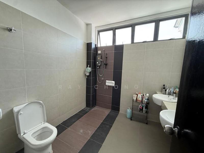 Rumah Berkembar untuk Dijual di Mahkota Hills (Cheras) - Ray Chong - Bathroom - PropertyGuru.com.my