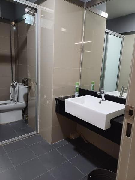 Pejabat untuk Disewa di Seksyen U1 (Glenmarie) - Arnold Khong - Bathroom - PropertyGuru.com.my
