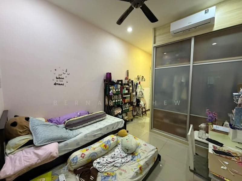 Rumah Teres 3-Tingkat untuk Dijual di Bandar Bayan Bahru (Bayan Lepas) - Bernard Chew - Bedroom - PropertyGuru.com.my