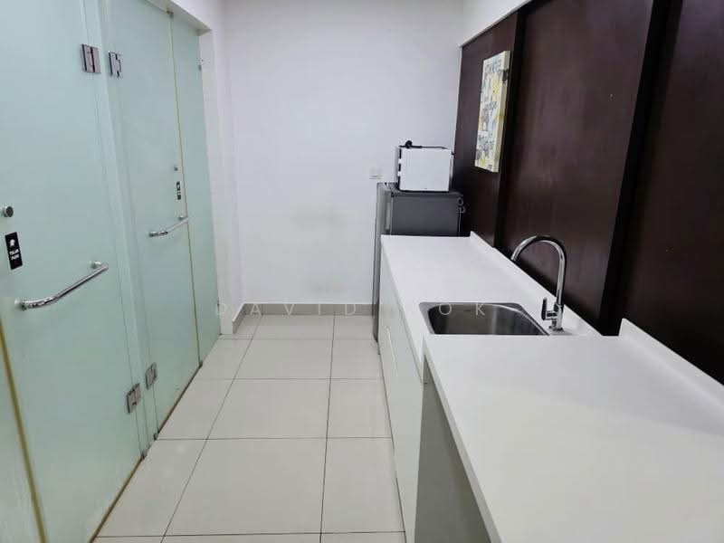 Kediaman Servis untuk Dijual di Trefoil @ Setia City - David Kok - Kitchen - PropertyGuru.com.my