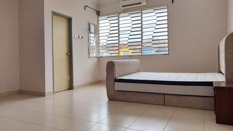 2-storey Terraced House for Sale in Taman Desa Mas (Rawang) - Rosdi Sharif - Bedroom - PropertyGuru.com.my