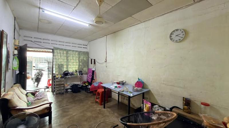 Rumah Teres 1-Tingkat untuk Dijual di Taman Ampangan (Paroi) - Marcus Yeow - Living Room - PropertyGuru.com.my